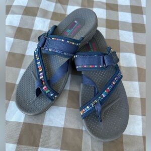 Sketchers Reggaes Navy Blue Multicolor Crisscross Slide On Outdoor Sandals Size7